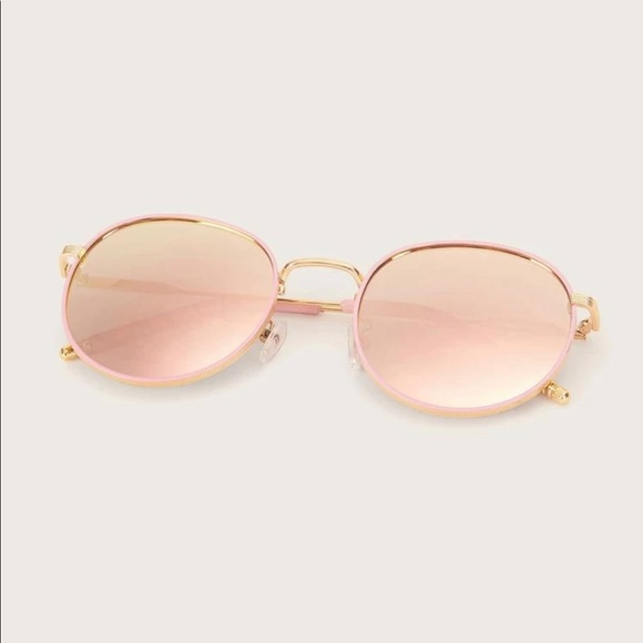 Sunglasses with case - Picture 3 of 9